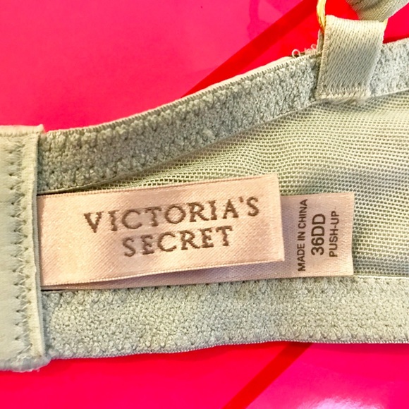 Victorias Secret Push Up Bra 36DD - Picture 3 of 4